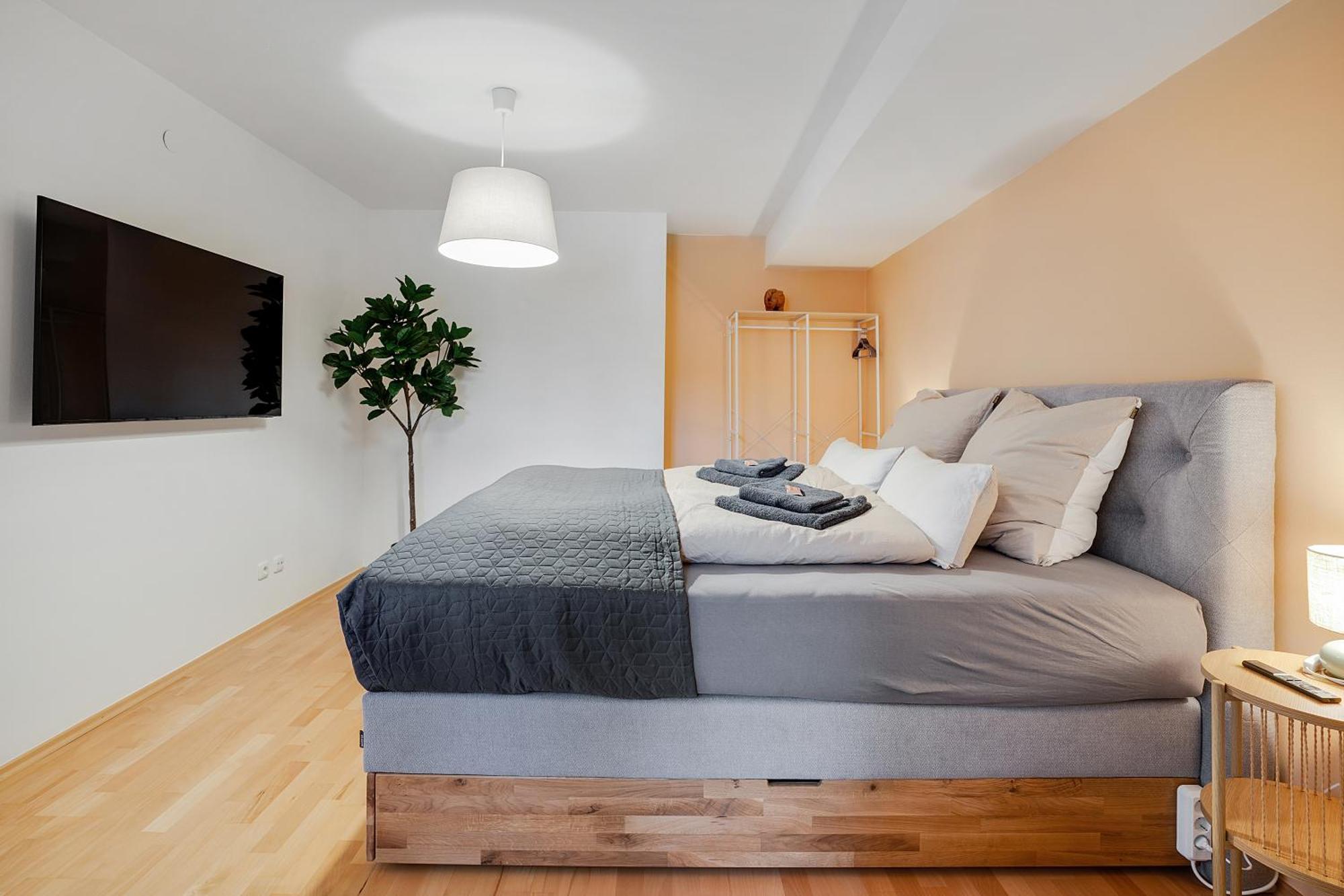 Urban Jungle Design - Historic City Center With Free Parking & Panoramic View By Hero Homes Graz Eksteriør bilde