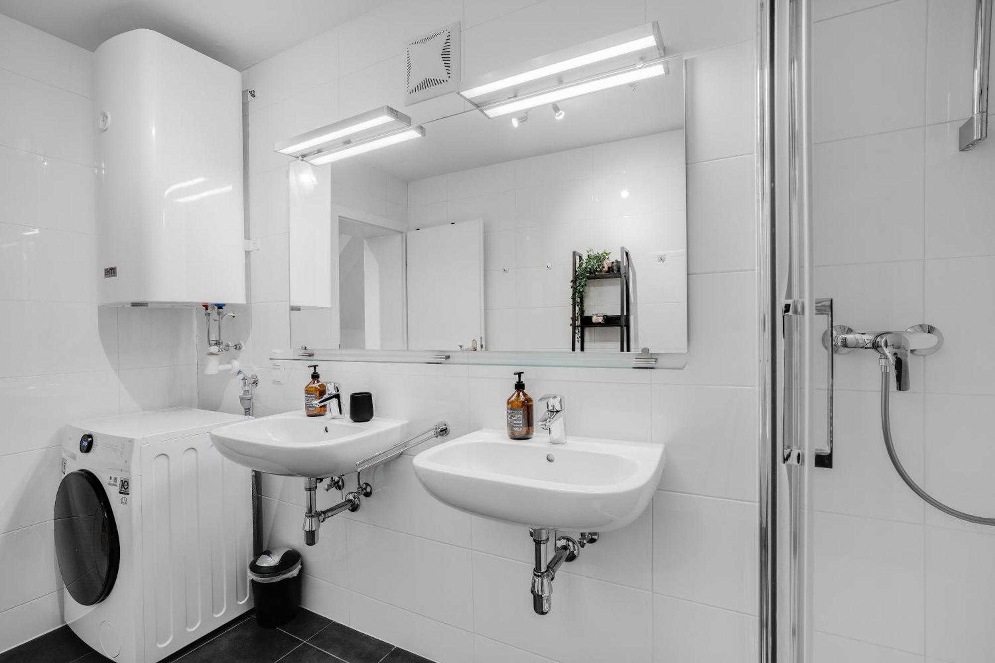 Urban Jungle Design - Historic City Center With Free Parking & Panoramic View By Hero Homes Graz Eksteriør bilde